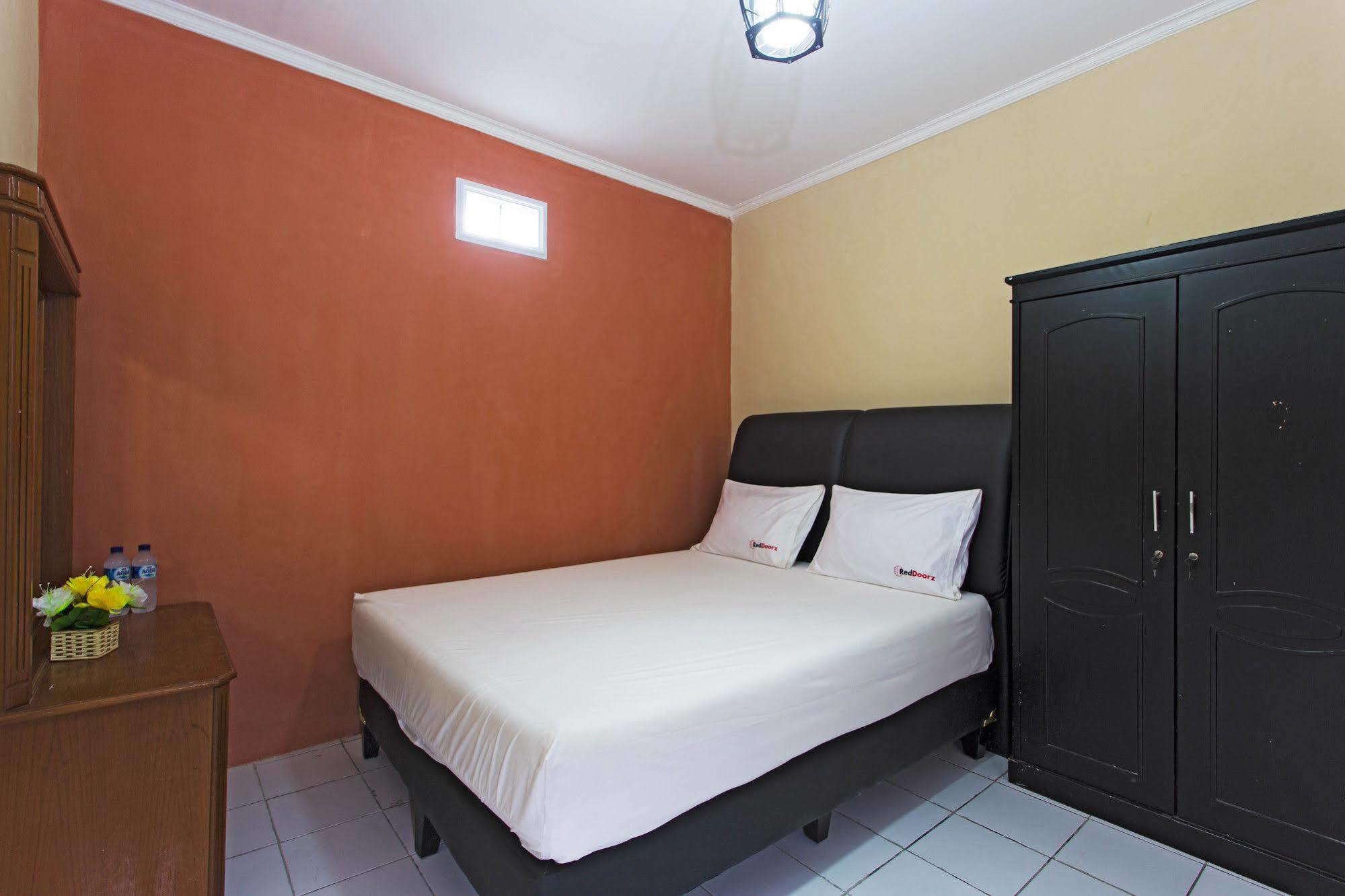 Reddoorz @ Pesanggrahan Mencil Εξωτερικό φωτογραφία