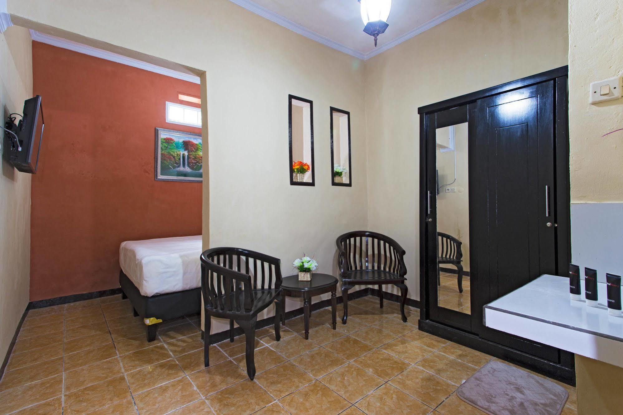 Reddoorz @ Pesanggrahan Mencil Εξωτερικό φωτογραφία